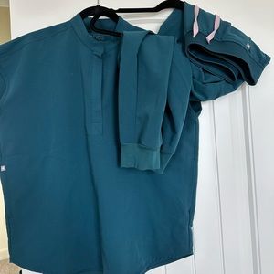 FIGS TOP SIZE SMALL, JOGGERS SIZE MEDIUM! WORN ONCE